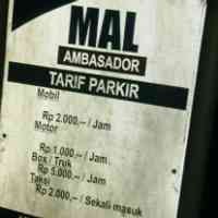 Tarif Parkir Mal Ambasador Diturunkan Karena Banyak Komplain