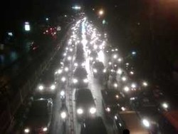 Lalu Lintas Mengarah ke Tomang Macet Parah