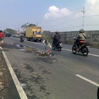 Jalan Berlubang, Kalianak Timur Rawan Macet 
