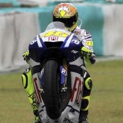 Rossi Tetap Memimpin
