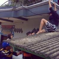 Dievakuasi Tagana, Eliana Injak Atap Rumah Tetangga