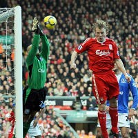Kepala Kuyt Menangkan Liverpool