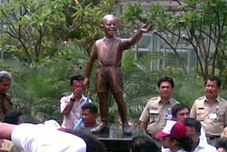 Hindari Polemik, Patung Obama Akan Dipindahkan Pada Saat yang Tepat