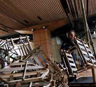 Pedagang Parcel Stasiun Cikini Ditertibkan