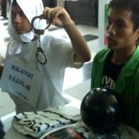  KPK Dikado Borgol & Rantai Besi Agar Berani Usut Century