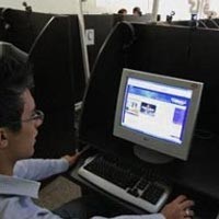 Jelang Demonstrasi, Internet dan SMS Sekarat di Iran