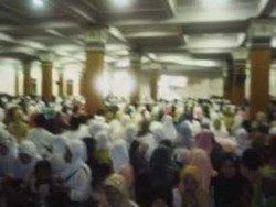 Alisa Wahid Menangis Saat Kenang Gus Dur 