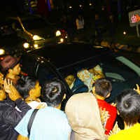 Turun ke Jalan Bukan Karena Desakan