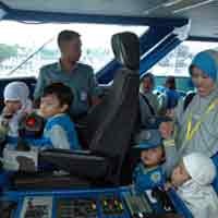 Murid TK Brondong Kunjungi Kapal Perang