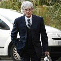 Ecclestone Ragukan US F1 & Campos