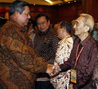 SBY Hadiri Peringatan Hari Pers SBY Hadiri Peringatan Hari Pers