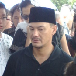 Ayah Meninggal, Adjie Massaid Diminta Akur 