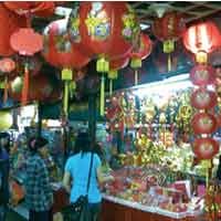 Jelang Imlek, Pernak-pernik Imlek Makin Diburu