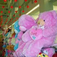 Jelang Valentine, Penjual Boneka Bermunculan