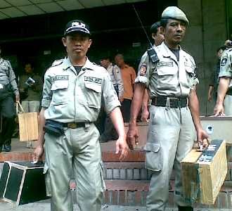 Pedagang DVD Bajakan Digerebek