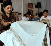Ibu Negara Tinjau Sentra Batik