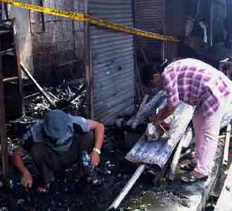 Mengais di Kebakaran Pasar Batu Akik