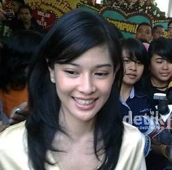 Dian Sastro Dilamar di Hari Valentine