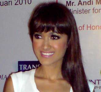 Julia Perez Peduli AIDS