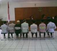 Divonis 1 Tahun 2 Bulan, 7 Anggota Brigez Menangis