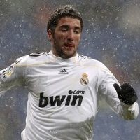 Higuain Mau Lebih Lama di Bernabeu