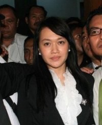 Rhani Juliani,  Memimpikan Karir Mapan Kini Hidup Dalam Cibiran