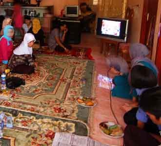 Keluarga Nasrudin Nonton Sidang