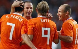 Gullit Ragukan Lini Depan Belanda