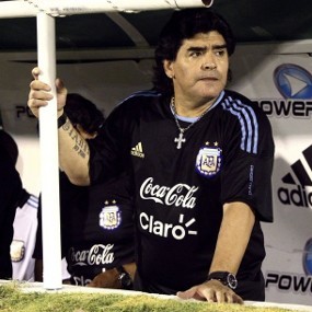 Maradona Tantang Pengkritiknya 
