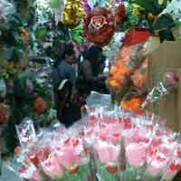 Jelang Valentine, Pedagang Bunga PGS Raup Untung