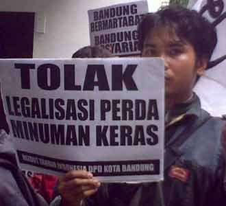 HTI Tolak Perda Miras