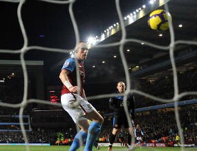 Di Balik Gol Bunuh Diri Lawan MU