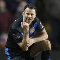 Tangan Retak, Giggs Absen Sebulan