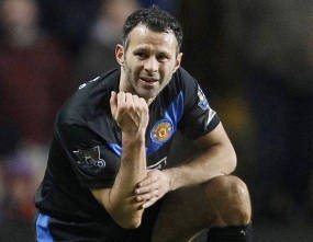 Tangan Retak, Giggs Absen Sebulan