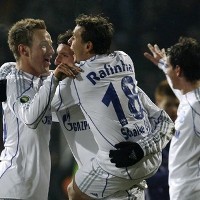 Schalke Lengkapi Semifinalis