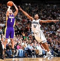 Lakers Berjaya, Celtics Tumbang