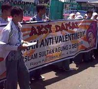 Pelajar Semarang Tolak Valentine