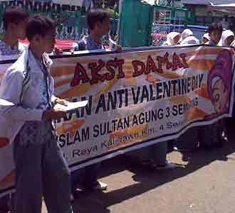 Pelajar Semarang Tolak Valentine
