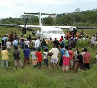 Trigana Air Mendarat di Persawahan