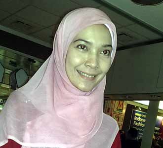 Eksanti Berjilbab Pink