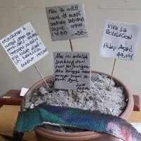 Abu 100 Lukisan Disimpan di Pot