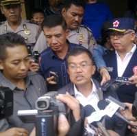 JK Jenguk Pengungsi Banjir di Jakarta