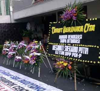 Karangan Bunga untuk Bendera