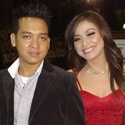 Guyuran Hujan Warnai Pernikahan Virnie Ismail 