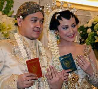 Virnie Ismail Resmi Menikah