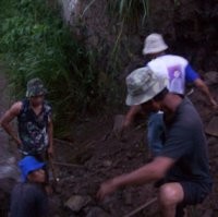 Penghuni Rumah Masih Terus Membersihkan Sisa Kotoran