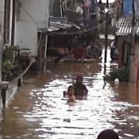 Tinggi Banjir Jakarta Berangsur Menyusut