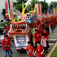 1.000-an Pengemis Berharap Angpao di Petak Sembilan