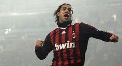 Nesta Pikirkan Perkuat Azzurri Lagi