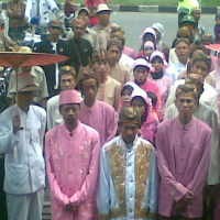 Tolak Valentines Day, 18 Pengantin Diarak Pakai Becak